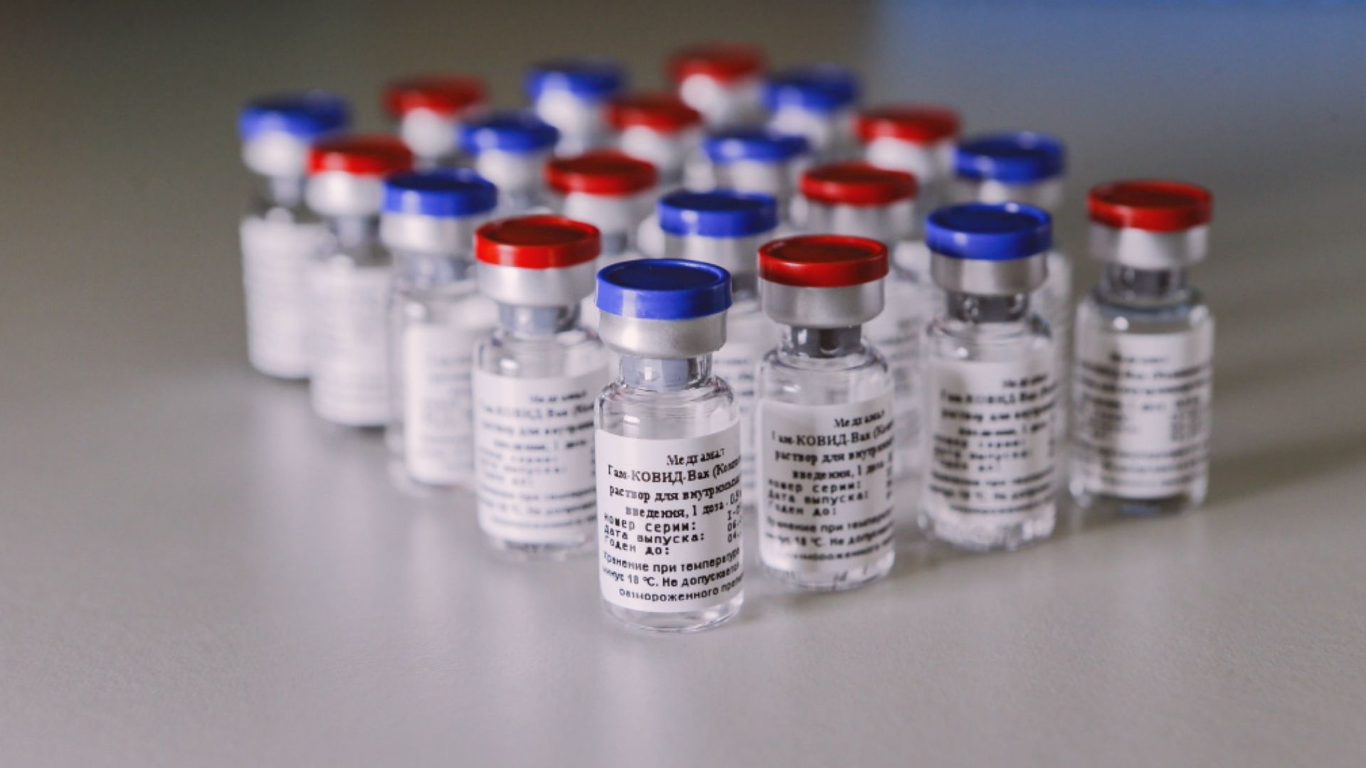 Desenvolvedores da vacina russa anunciam resultados iniciais de eficácia da Sputnik V acima de 90%